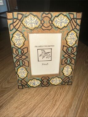 Vintage Ornate Enamel Picture Frame- 3.5x5